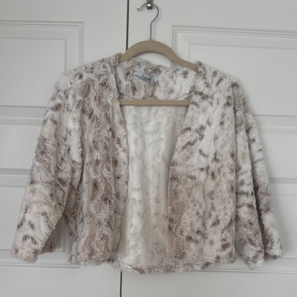 Faux Fur white leopard print cropped jacket 3/4 sleeves size M